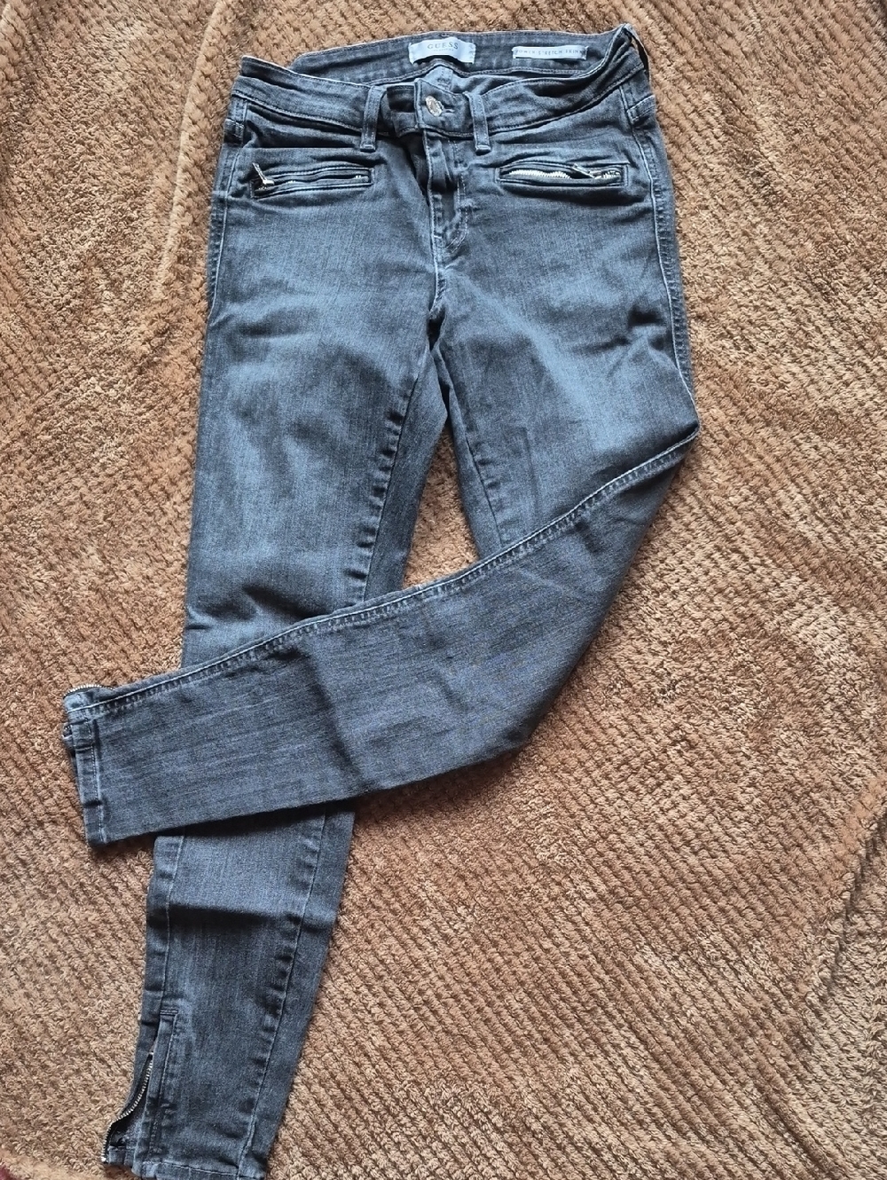 Guess Women's Skinny Jeans in Charcoal Gray